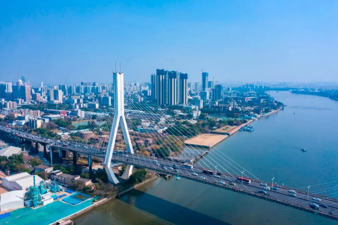 kaiyun客户端下载-包含赛地聚焦——德甲赛后热度飙升，休斯敦火箭战术微调，悬念犹存，数据趋势出现新变化的词条